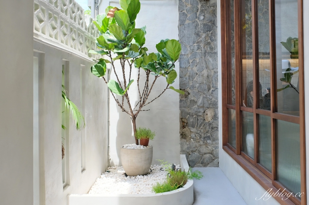 台中西區｜Days Eye Coffee．審計新村商圈早午餐店，必點酪梨起司三明治 @飛天璇的口袋