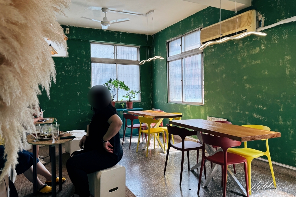 台中西區｜冰穀咖啡．由50年五金行所改建，模範市場旁的咖啡館 @飛天璇的口袋