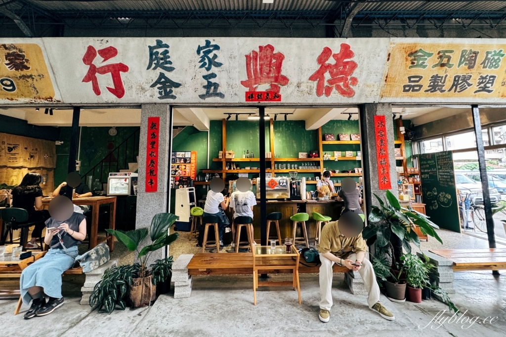 台中西區｜冰穀咖啡．由50年五金行所改建，模範市場旁的咖啡館 @飛天璇的口袋