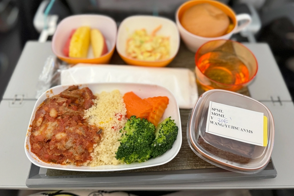 日本東京｜長榮航空BR196．台北&ndash;東京 波音787-10，機上座位及飛機餐分享 @飛天璇的口袋