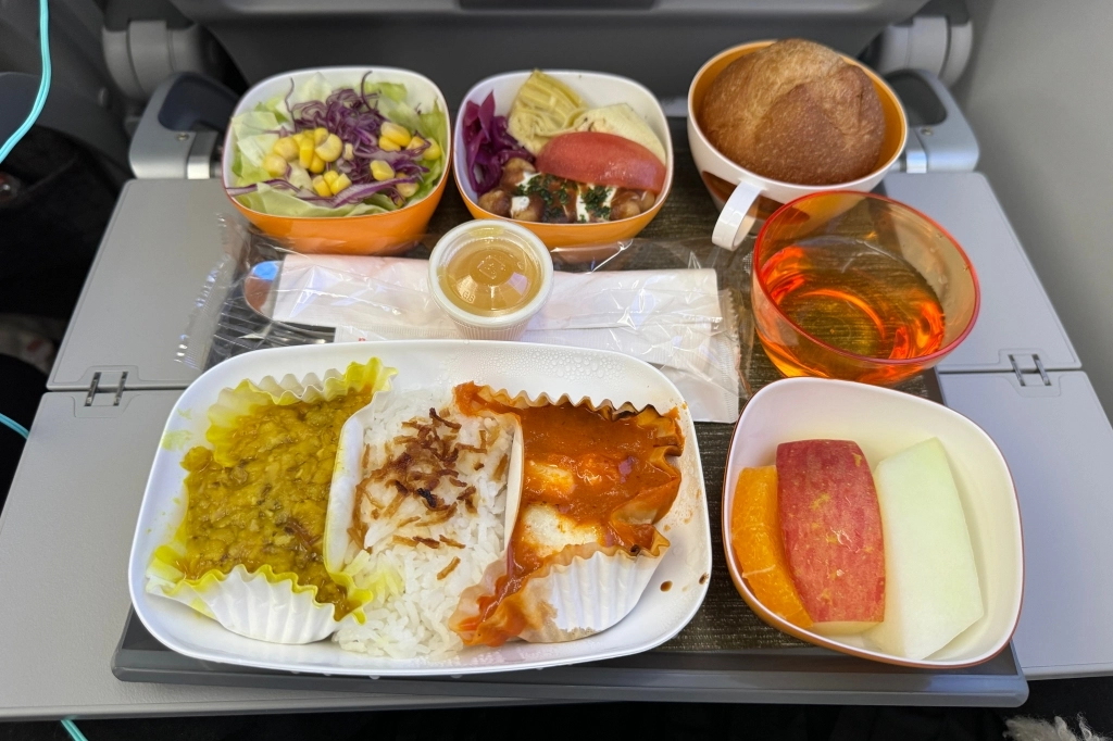 日本東京｜長榮航空BR196．台北&ndash;東京 波音787-10，機上座位及飛機餐分享 @飛天璇的口袋