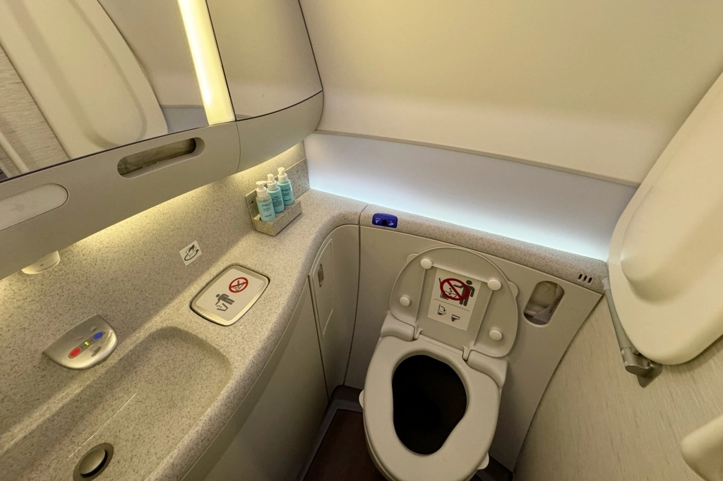 日本東京｜長榮航空BR196．台北&ndash;東京 波音787-10，機上座位及飛機餐分享 @飛天璇的口袋