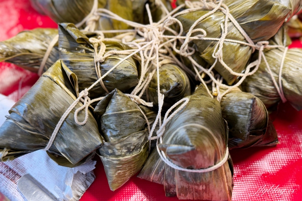 台中北屯｜阿鴻肉粽．水湳市場人氣肉粽，各種古早味南部粽、北部粽、梗粽 @飛天璇的口袋