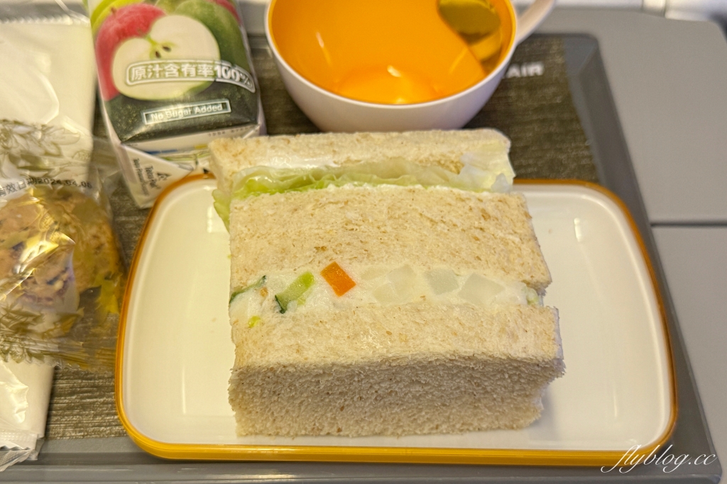 澳門旅遊｜長榮航空BR801 台北&ndash;澳門 波音777-300ER，機上座位及飛機餐分享 @飛天璇的口袋