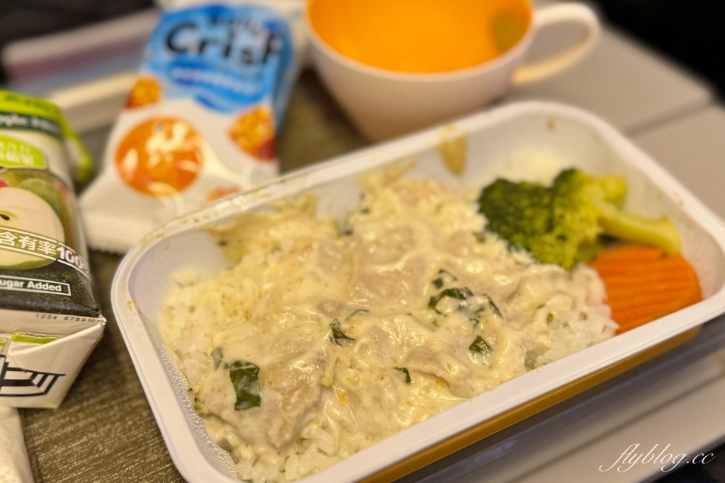 澳門旅遊｜長榮航空BR801 台北&ndash;澳門 波音777-300ER，機上座位及飛機餐分享 @飛天璇的口袋