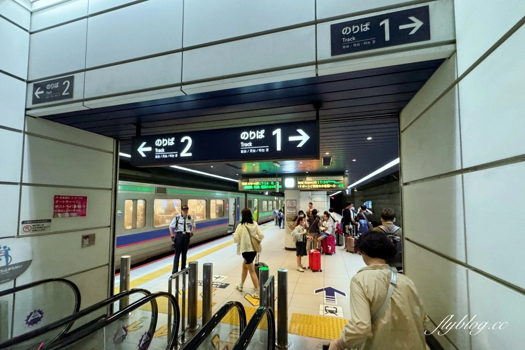 日本北海道｜札幌機場到札幌車站交通方式，JR機場快線36分鐘抵達 @飛天璇的口袋