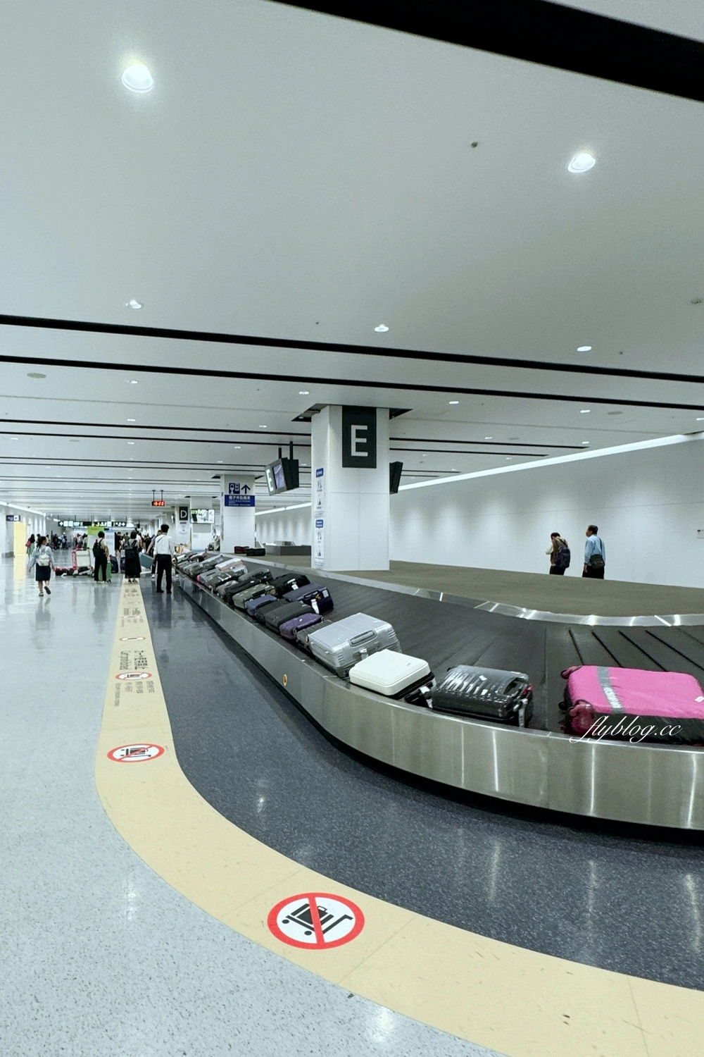 日本北海道｜札幌機場到札幌車站交通方式，JR機場快線36分鐘抵達 @飛天璇的口袋