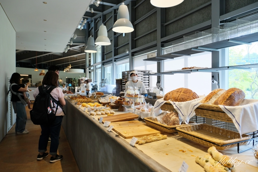 日本北海道｜Truffle BAKERY．木村拓哉最愛的白松露鹽奶油捲，北海道F VILLAGE就有分店 @飛天璇的口袋