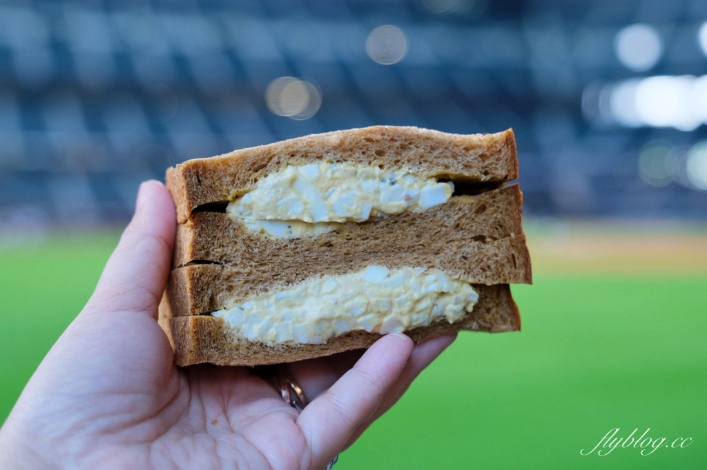 日本北海道｜Truffle BAKERY．木村拓哉最愛的白松露鹽奶油捲，北海道F VILLAGE就有分店 @飛天璇的口袋