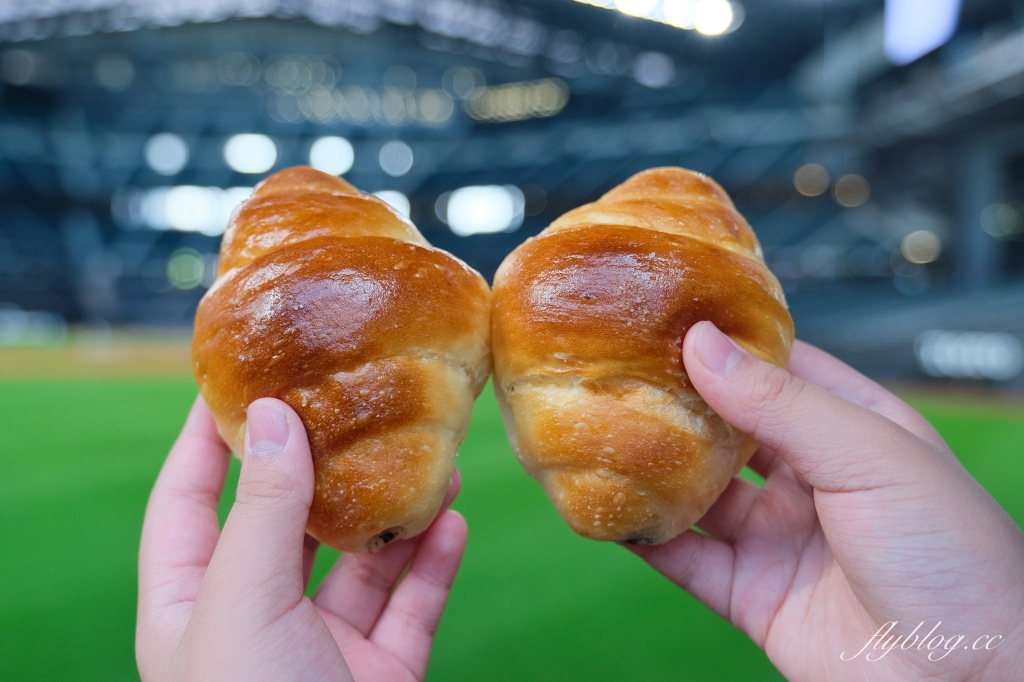 日本北海道｜Truffle BAKERY．木村拓哉最愛的白松露鹽奶油捲，北海道F VILLAGE就有分店 @飛天璇的口袋