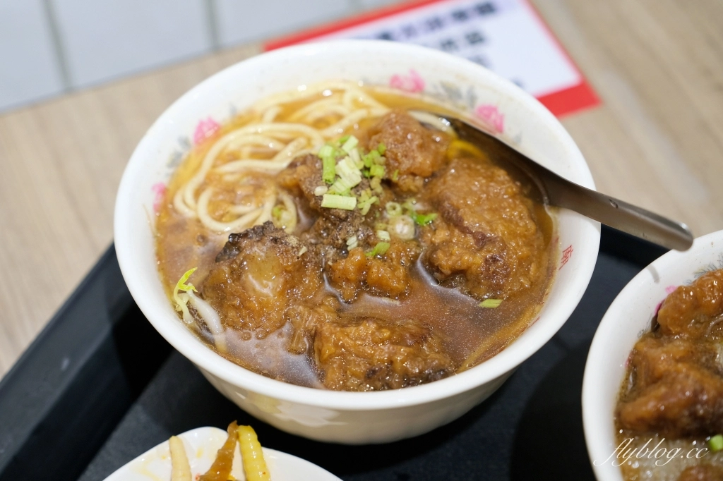 台中西屯|廟東清水排骨麵.豐原廟東45年老店,台中新光三越百貨吃得到 @飛天璇的口袋 台中西屯|廟東清水排骨麵.豐原廟東45年老店,台中新光三越百貨吃得到 @飛天璇的口袋