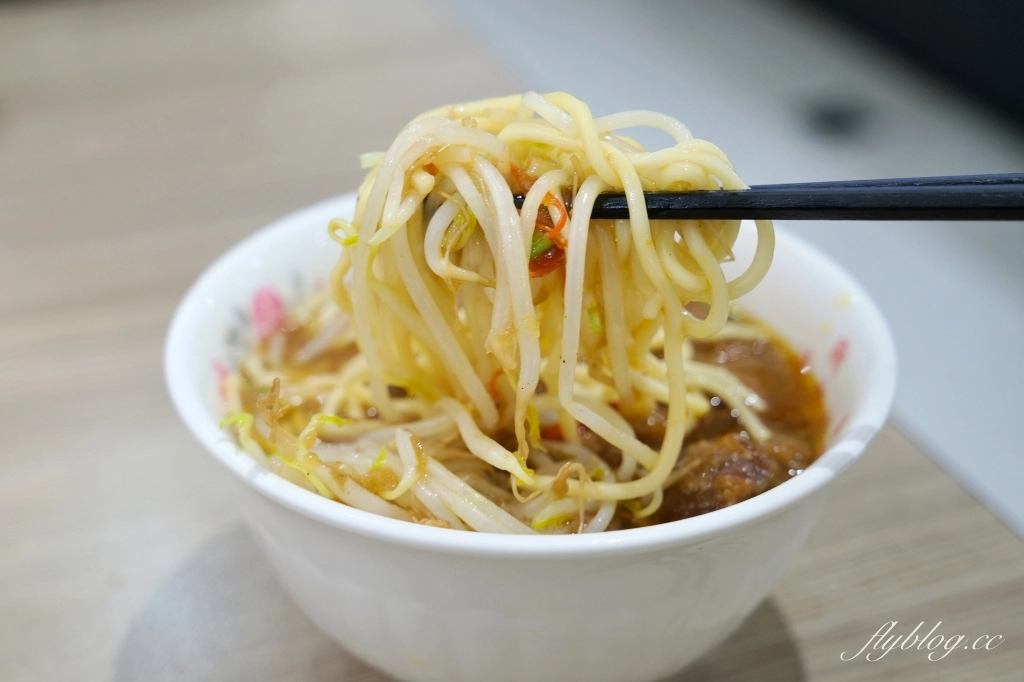 台中西屯|廟東清水排骨麵.豐原廟東45年老店,台中新光三越百貨吃得到 @飛天璇的口袋 台中西屯|廟東清水排骨麵.豐原廟東45年老店,台中新光三越百貨吃得到 @飛天璇的口袋