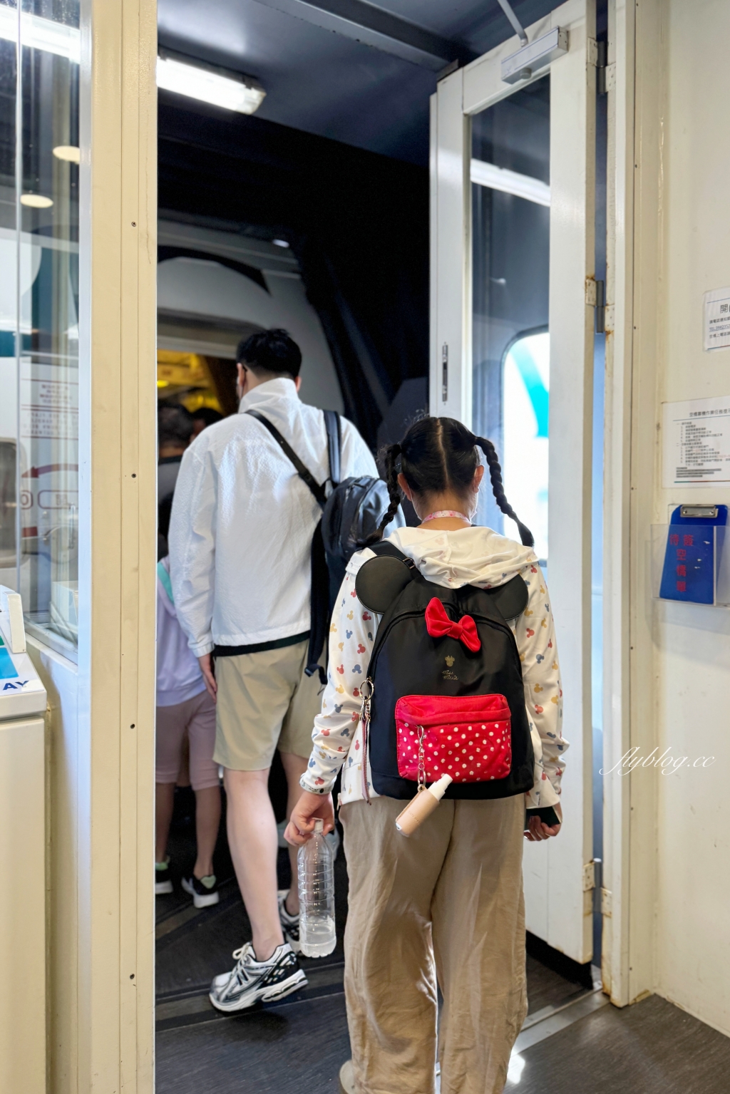 日本大阪｜國泰航空 Cathay Pacific．CX564 台北-大阪 波音777-300，經濟艙餐點分享 @飛天璇的口袋