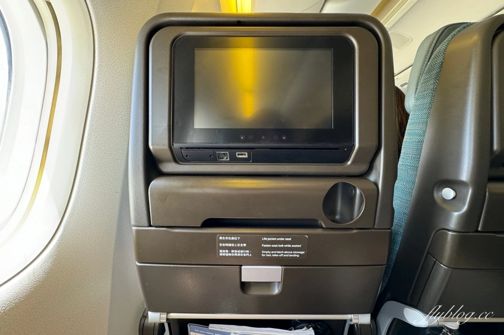 日本大阪｜國泰航空 Cathay Pacific．CX564 台北-大阪 波音777-300，經濟艙餐點分享 @飛天璇的口袋