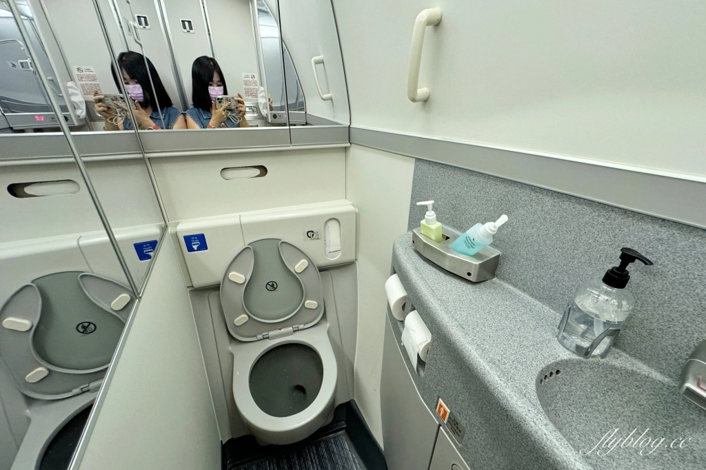 日本大阪｜國泰航空 Cathay Pacific．CX564 台北-大阪 波音777-300，經濟艙餐點分享 @飛天璇的口袋