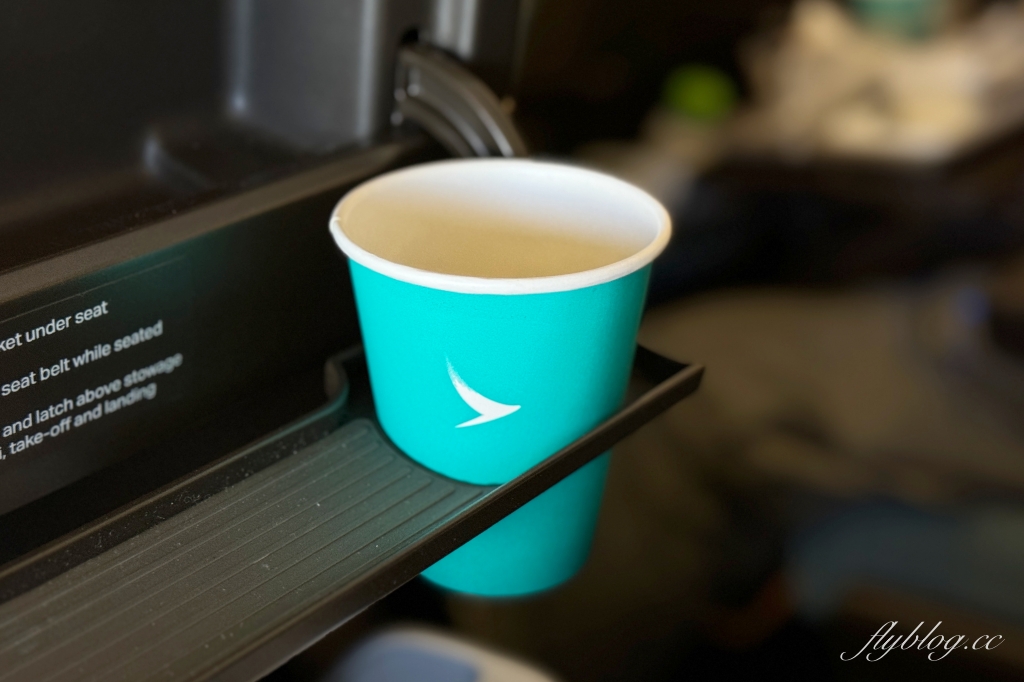 日本大阪｜國泰航空 Cathay Pacific．CX564 台北-大阪 波音777-300，經濟艙餐點分享 @飛天璇的口袋