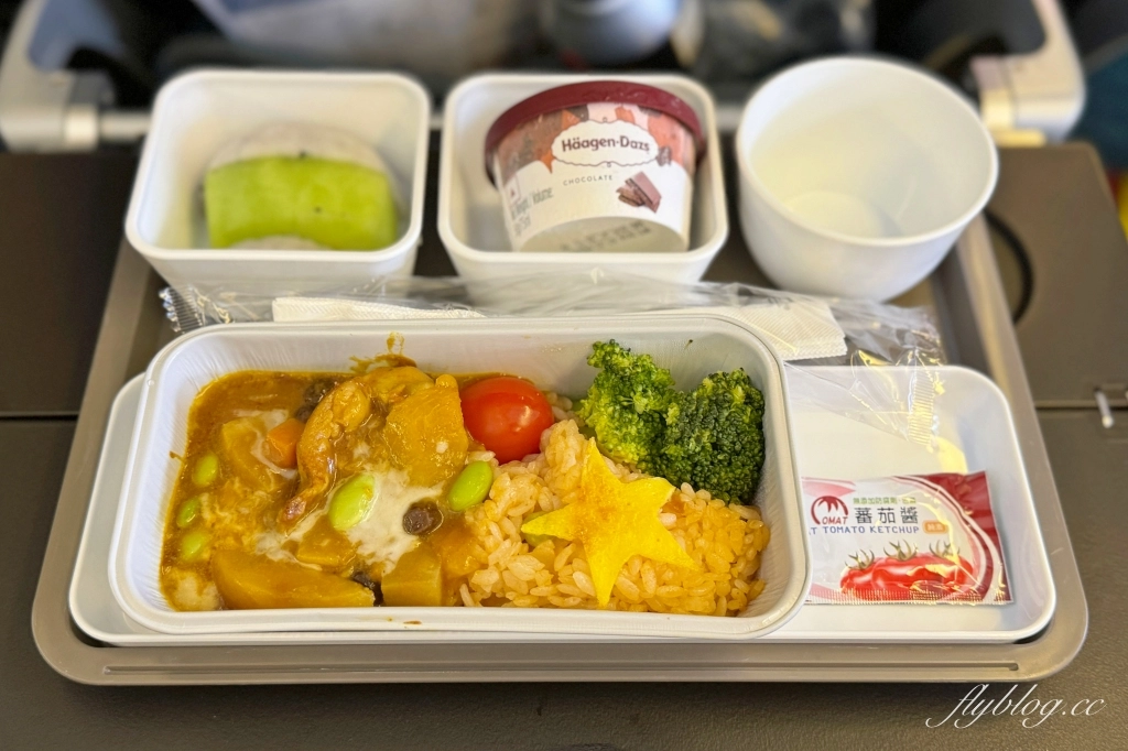 日本大阪｜國泰航空 Cathay Pacific．CX564 台北-大阪 波音777-300，經濟艙餐點分享 @飛天璇的口袋