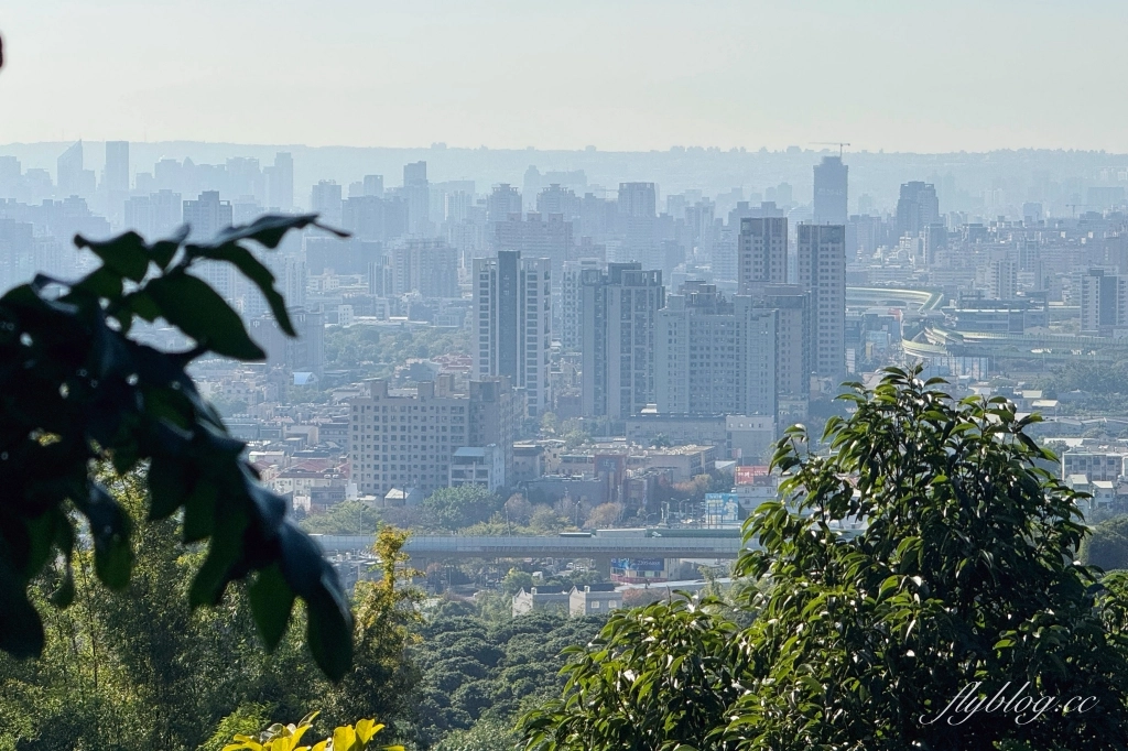 台中北屯｜大坑9號步道．觀音亭休憩平台開放了，遠眺山林綠意和台中市景 @飛天璇的口袋