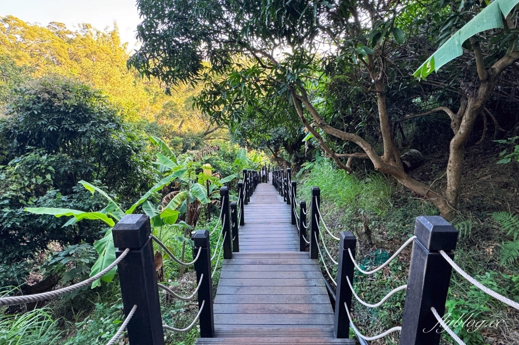 台中北屯｜大坑9號步道．觀音亭休憩平台開放了，遠眺山林綠意和台中市景 @飛天璇的口袋
