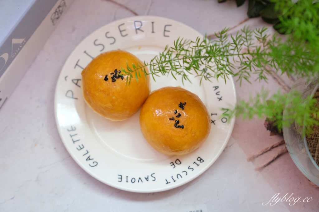 台中北區｜香緹果子咖啡館．中秋限定蛋黃酥禮盒，台中兩大甜點品牌強強聯手 @飛天璇的口袋