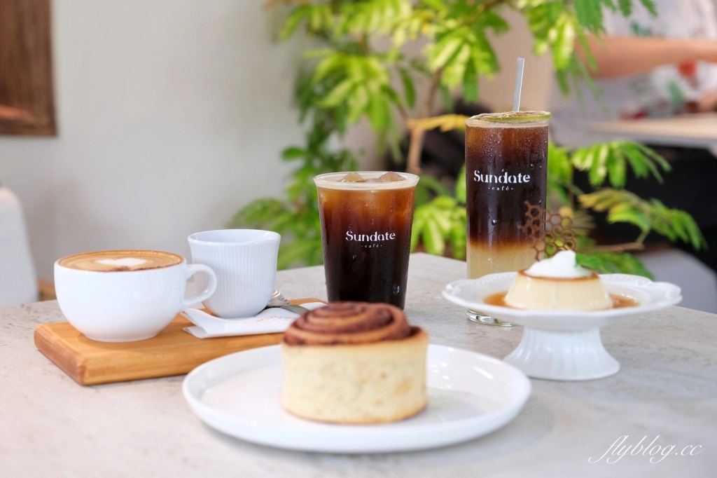 台中西屯｜Sundate cafe．七期獨棟純白落地窗建築，還有大片庭院戶外美拍 @飛天璇的口袋