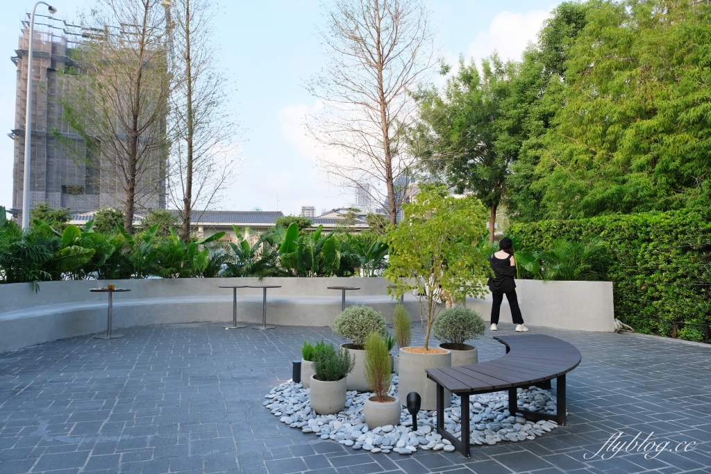 台中西屯｜Sundate cafe．七期獨棟純白落地窗建築，還有大片庭院戶外美拍 @飛天璇的口袋