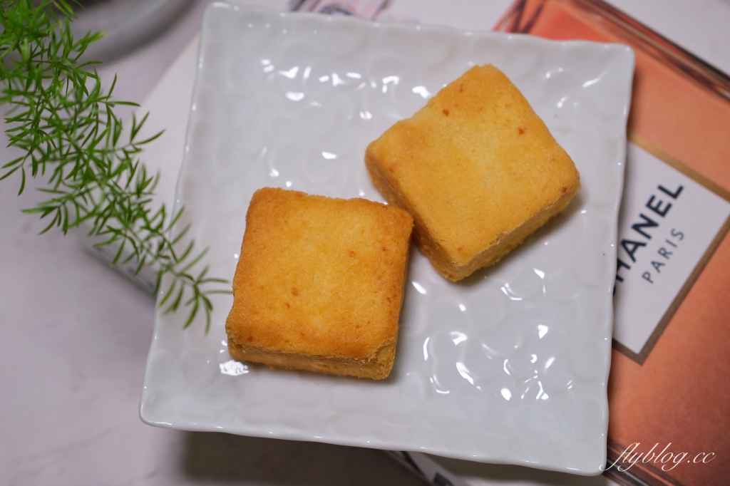 台中北區｜威利與查理手作烘焙坊．不一樣的【蛋黃酥生乳捲】，台灣百大伴手禮金質獎，台中中秋節禮盒推薦 @飛天璇的口袋