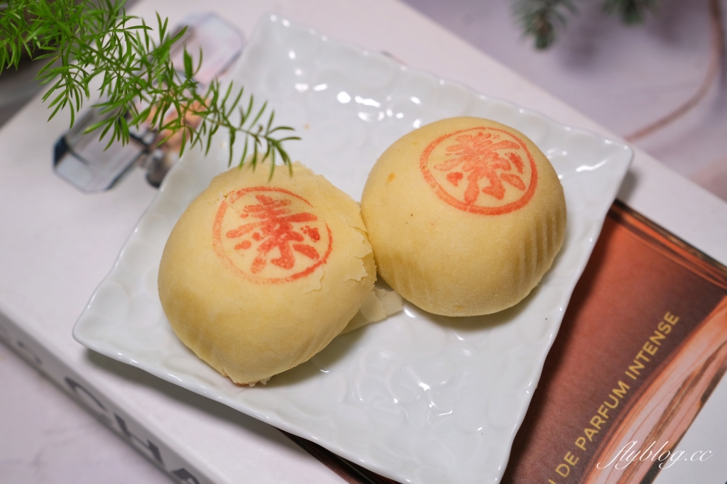 台中北區｜威利與查理手作烘焙坊．不一樣的【蛋黃酥生乳捲】，台灣百大伴手禮金質獎，台中中秋節禮盒推薦 @飛天璇的口袋