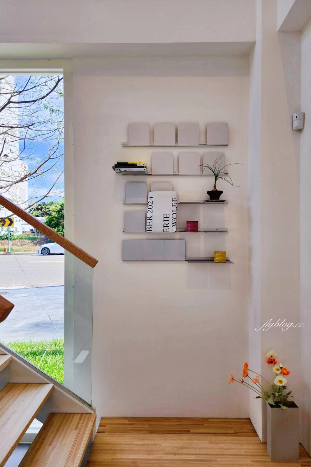 台中西屯｜Sundate cafe．七期獨棟純白落地窗建築，還有大片庭院戶外美拍 @飛天璇的口袋