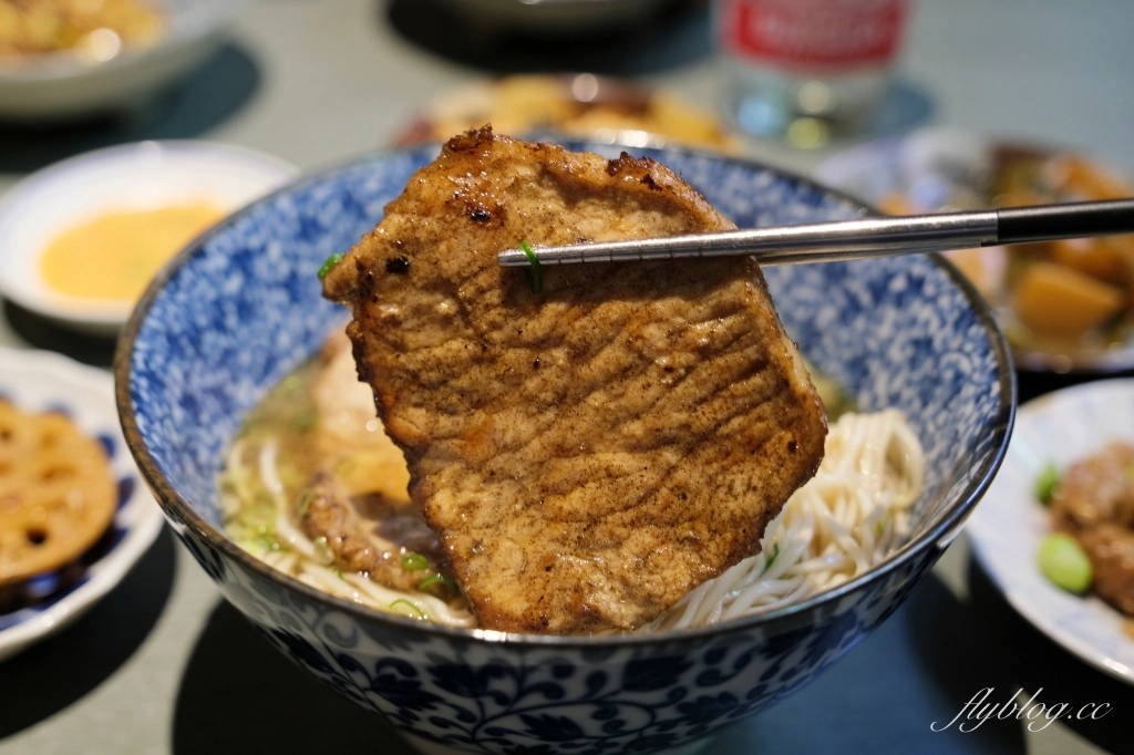 台中西區｜繡球麵店．節氣小菜更是亮點，米其林必比登推薦台中文青麵店 @飛天璇的口袋