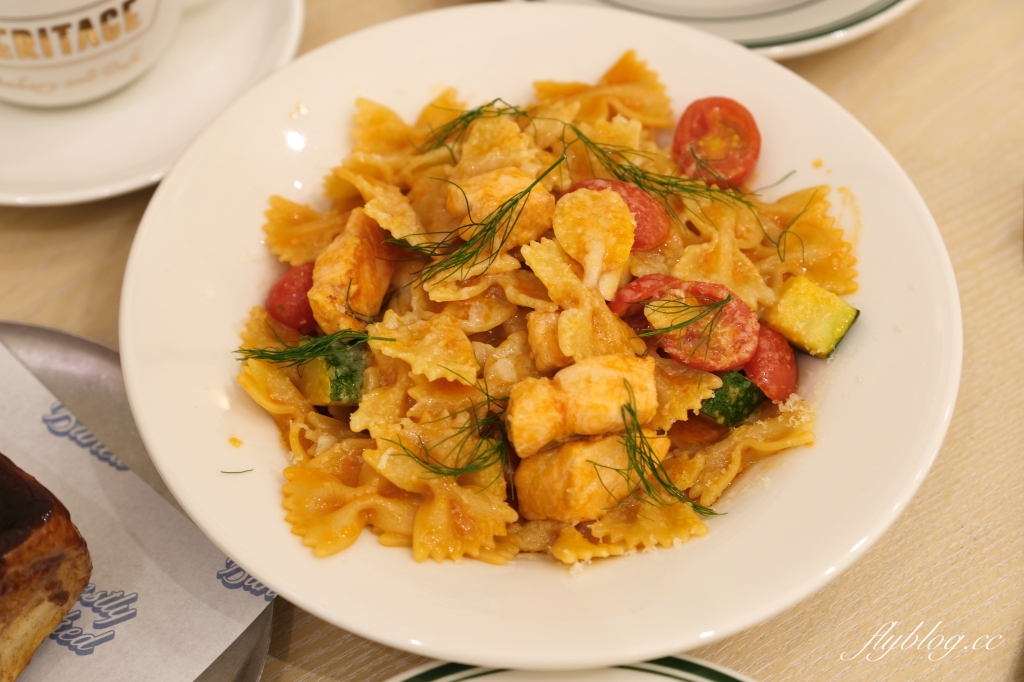 台中西屯｜Heritage Bakery & Cafe．台北知名肉桂捲甜點店，進駐UR LIVING生活美學大隆店 @飛天璇的口袋