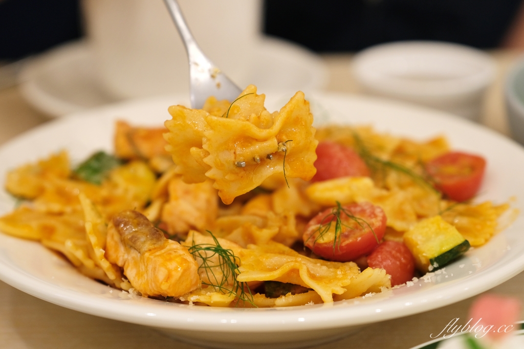 台中西屯｜Heritage Bakery & Cafe．台北知名肉桂捲甜點店，進駐UR LIVING生活美學大隆店 @飛天璇的口袋