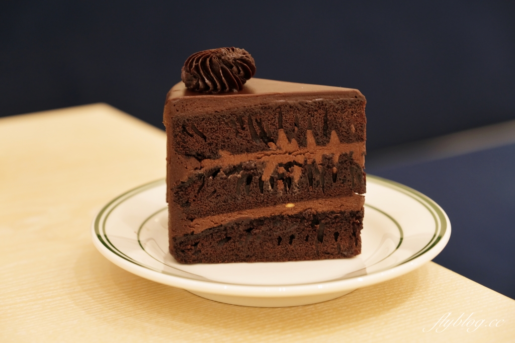 台中西屯｜Heritage Bakery & Cafe．台北知名肉桂捲甜點店，進駐UR LIVING生活美學大隆店 @飛天璇的口袋