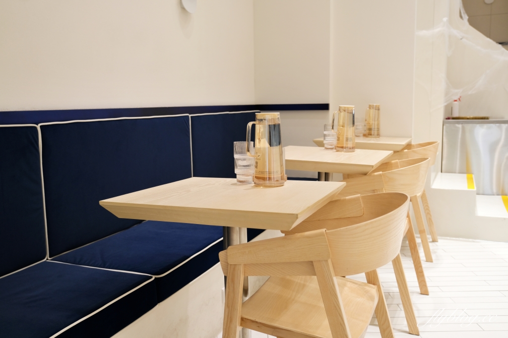 台中西屯｜Heritage Bakery & Cafe．台北知名肉桂捲甜點店，進駐UR LIVING生活美學大隆店 @飛天璇的口袋