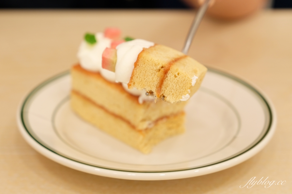 台中西屯｜Heritage Bakery & Cafe．台北知名肉桂捲甜點店，進駐UR LIVING生活美學大隆店 @飛天璇的口袋