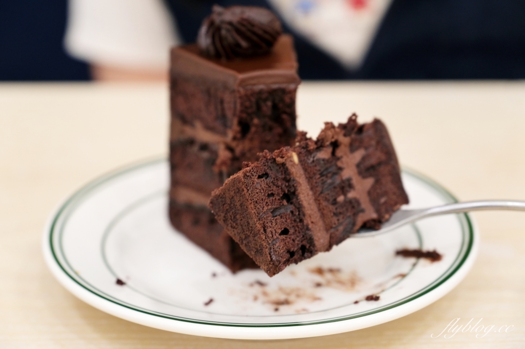 台中西屯｜Heritage Bakery & Cafe．台北知名肉桂捲甜點店，進駐UR LIVING生活美學大隆店 @飛天璇的口袋