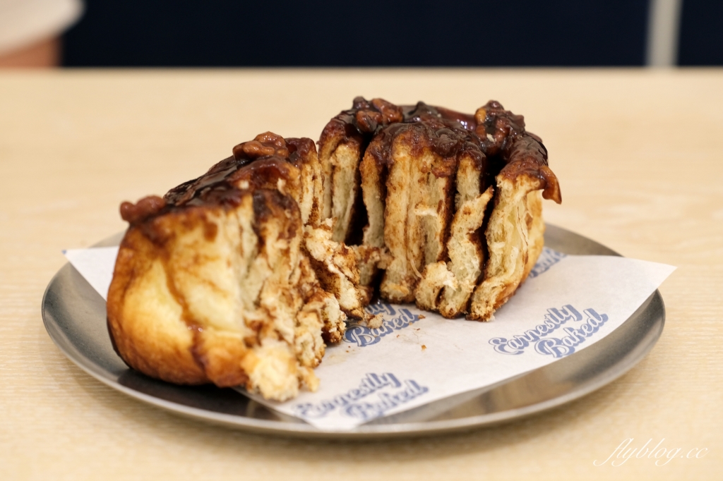 台中西屯｜Heritage Bakery & Cafe．台北知名肉桂捲甜點店，進駐UR LIVING生活美學大隆店 @飛天璇的口袋