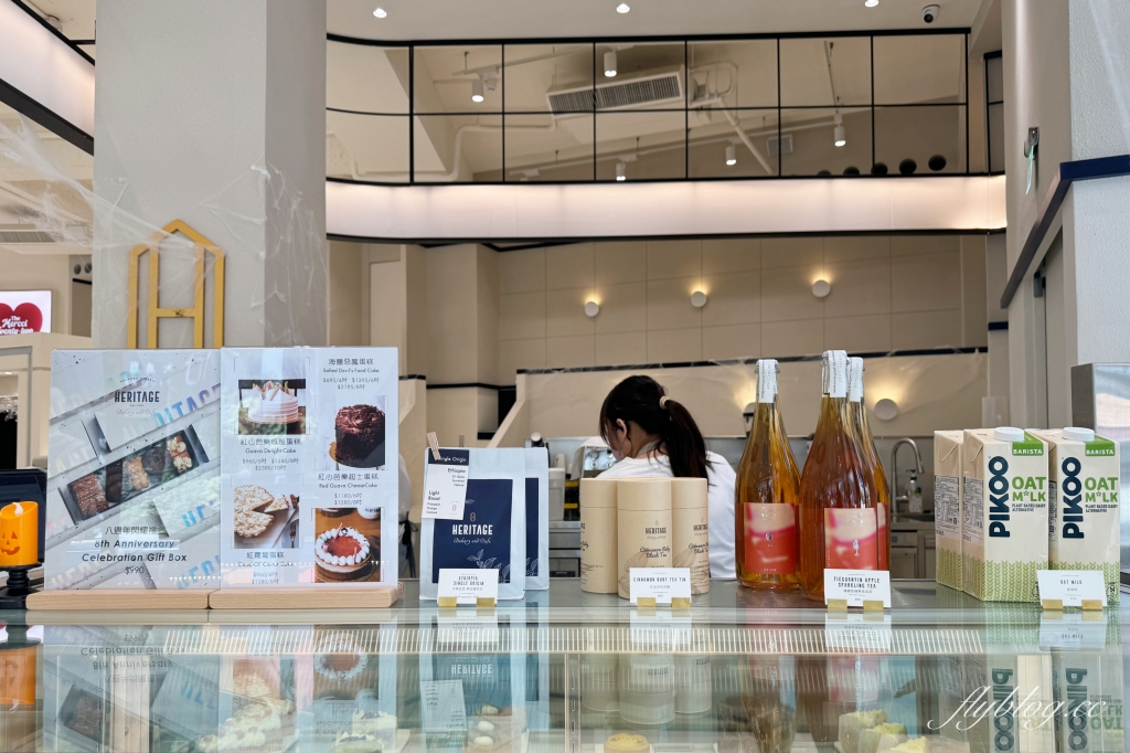 台中西屯｜Heritage Bakery & Cafe．台北知名肉桂捲甜點店，進駐UR LIVING生活美學大隆店 @飛天璇的口袋