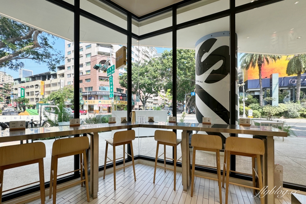 台中西屯｜Heritage Bakery & Cafe．台北知名肉桂捲甜點店，進駐UR LIVING生活美學大隆店 @飛天璇的口袋