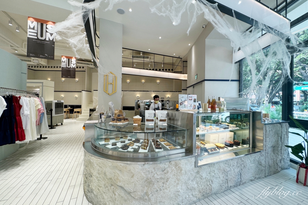 台中西屯｜Heritage Bakery & Cafe．台北知名肉桂捲甜點店，進駐UR LIVING生活美學大隆店 @飛天璇的口袋