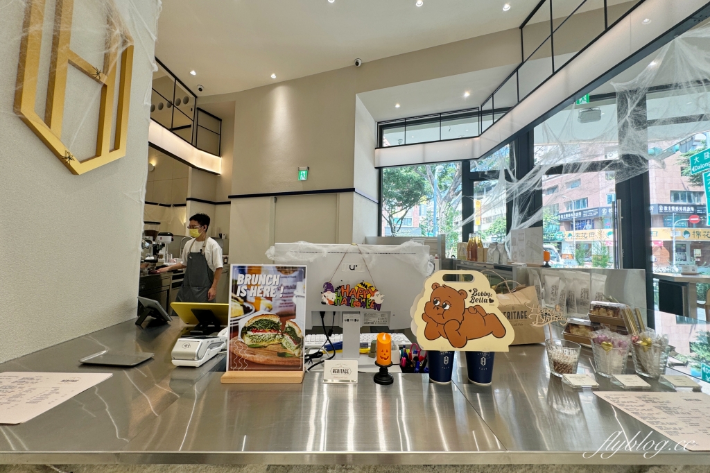 台中西屯｜Heritage Bakery & Cafe．台北知名肉桂捲甜點店，進駐UR LIVING生活美學大隆店 @飛天璇的口袋