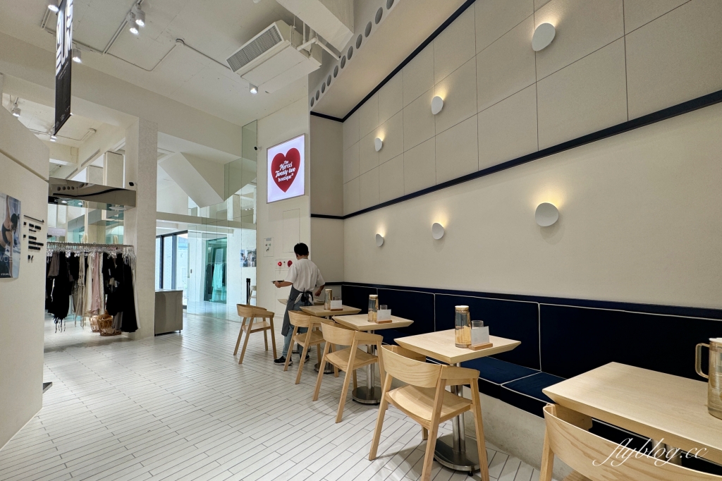 台中西屯｜Heritage Bakery & Cafe．台北知名肉桂捲甜點店，進駐UR LIVING生活美學大隆店 @飛天璇的口袋