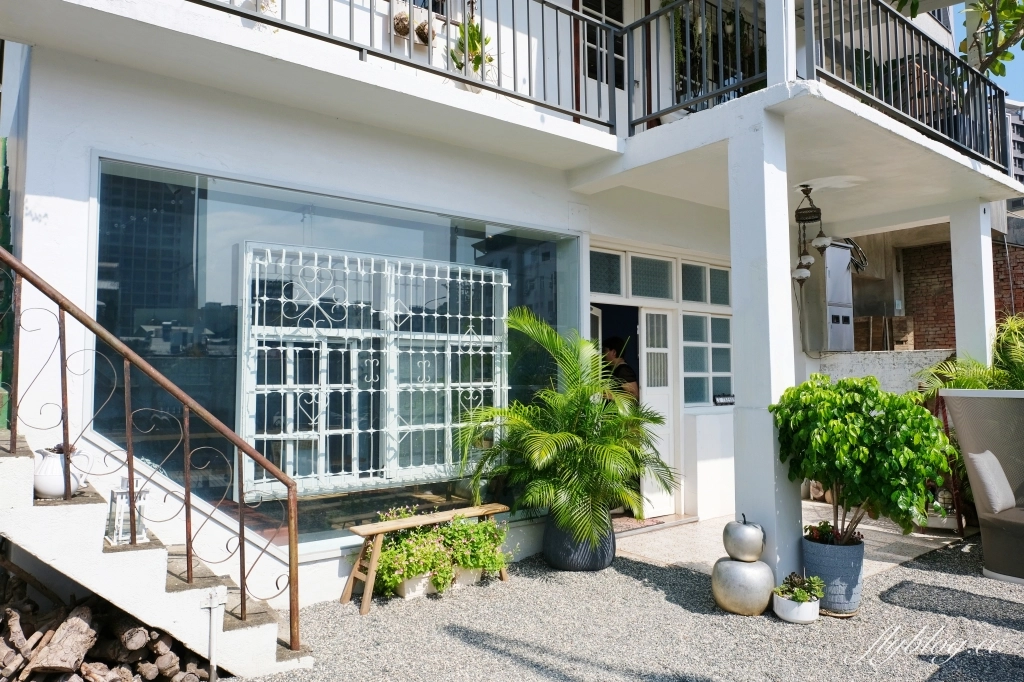 台中西屯｜Le Tr&eacute;sor她說．水湳純白老宅咖啡館，是早午餐甜點店也是餐酒館 @飛天璇的口袋