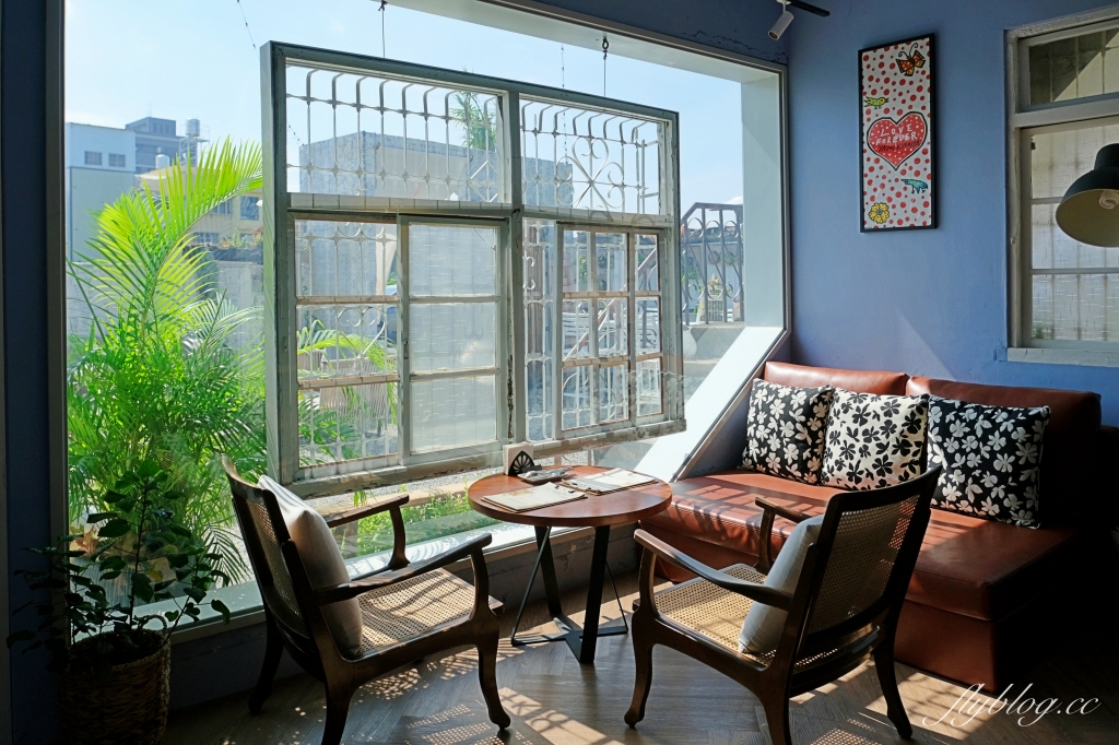 台中西屯｜Le Tr&eacute;sor她說．水湳純白老宅咖啡館，是早午餐甜點店也是餐酒館 @飛天璇的口袋
