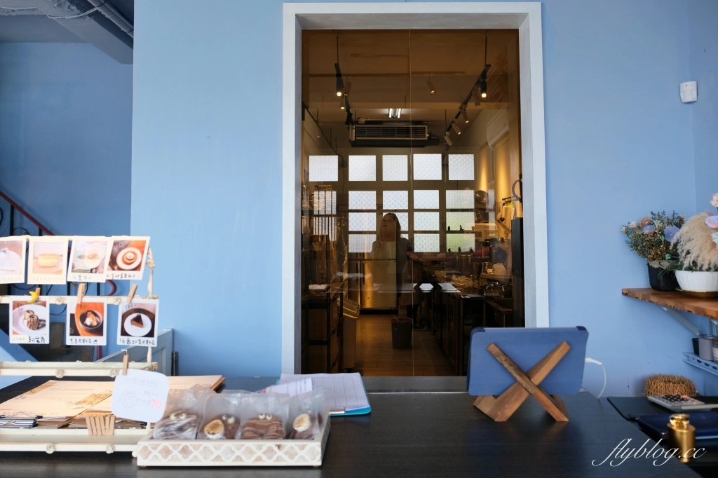 台中西屯｜Le Tr&eacute;sor她說．水湳純白老宅咖啡館，是早午餐甜點店也是餐酒館 @飛天璇的口袋