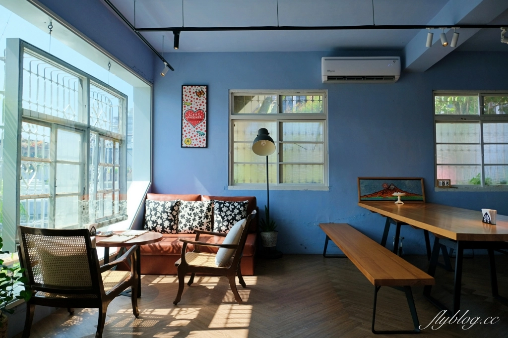 台中西屯｜Le Tr&eacute;sor她說．水湳純白老宅咖啡館，是早午餐甜點店也是餐酒館 @飛天璇的口袋