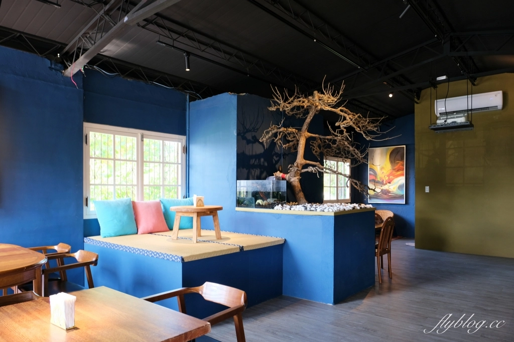 台中西屯｜Le Tr&eacute;sor她說．水湳純白老宅咖啡館，是早午餐甜點店也是餐酒館 @飛天璇的口袋