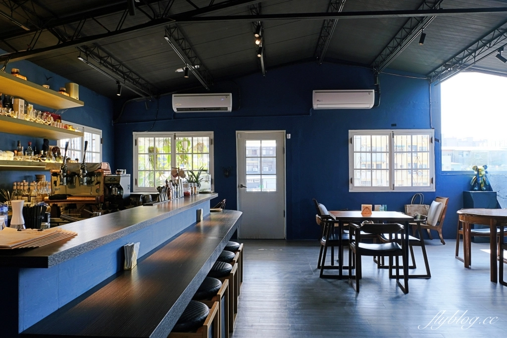 台中西屯｜Le Tr&eacute;sor她說．水湳純白老宅咖啡館，是早午餐甜點店也是餐酒館 @飛天璇的口袋