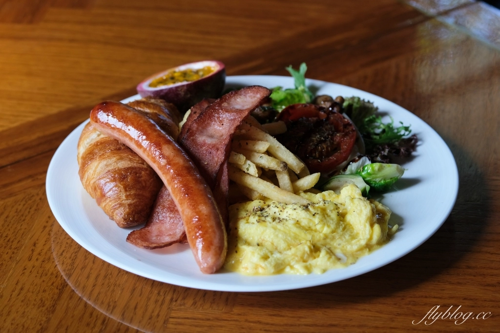 台中西屯｜Le Tr&eacute;sor她說．水湳純白老宅咖啡館，是早午餐甜點店也是餐酒館 @飛天璇的口袋