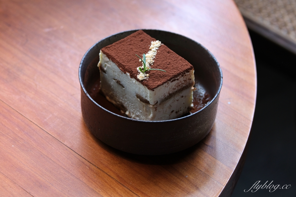 台中西屯｜Le Tr&eacute;sor她說．水湳純白老宅咖啡館，是早午餐甜點店也是餐酒館 @飛天璇的口袋